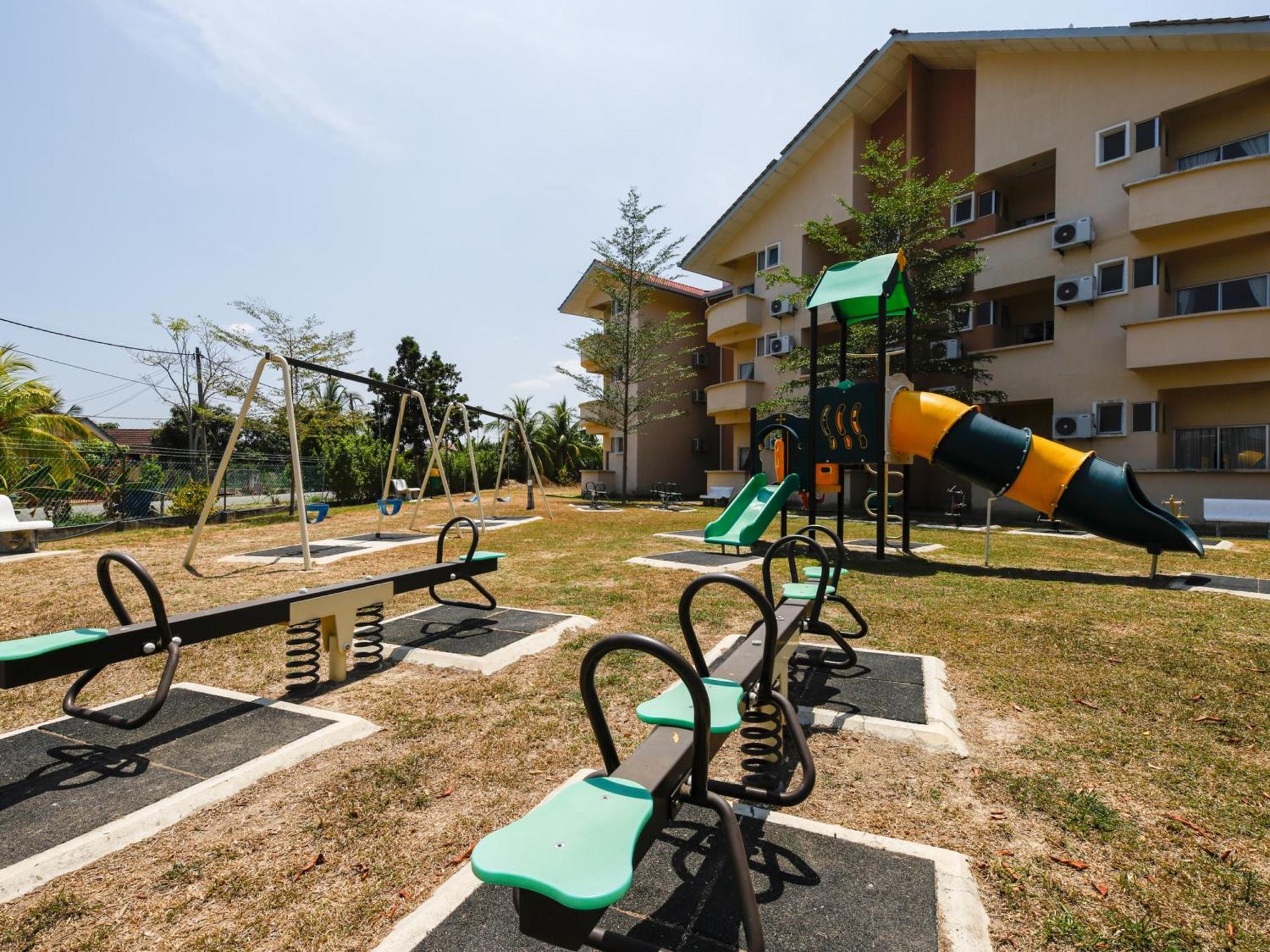 Seri Bayu Resort Hotel Sungai Pelek Exterior foto