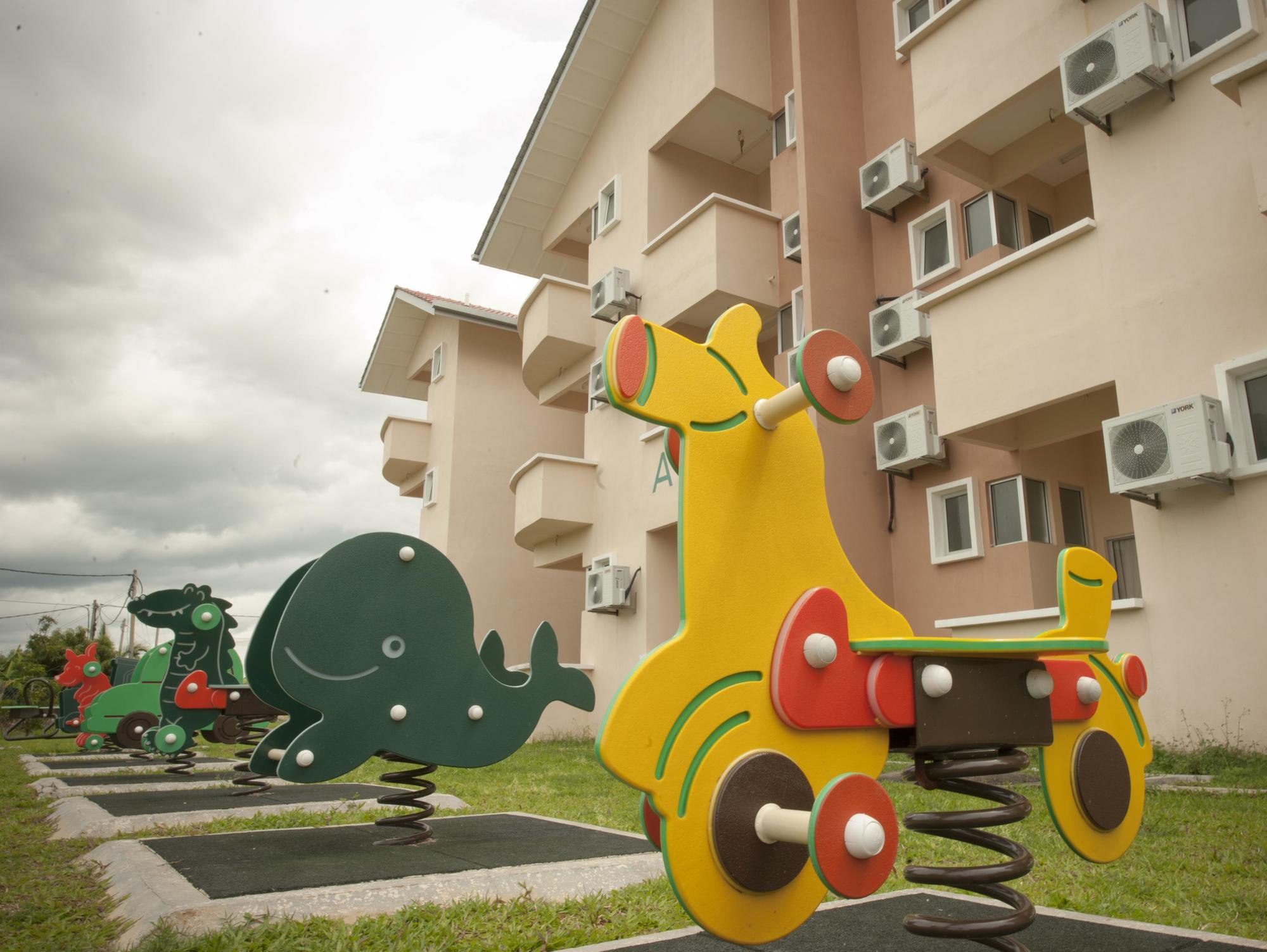 Seri Bayu Resort Hotel Sungai Pelek Exterior foto